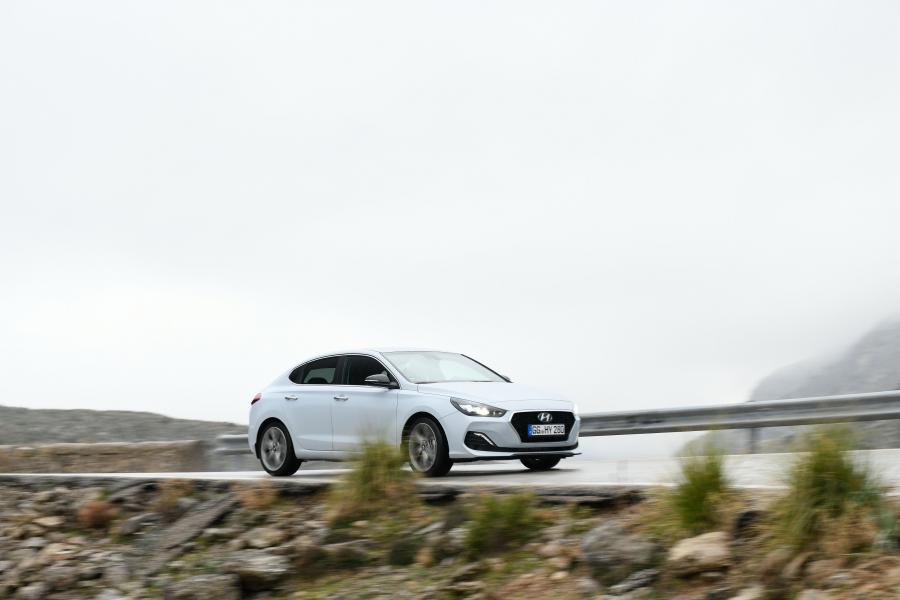  Hyundai i30 Fastback (PD) 2017 года  (WW) (фото 42 из 51)